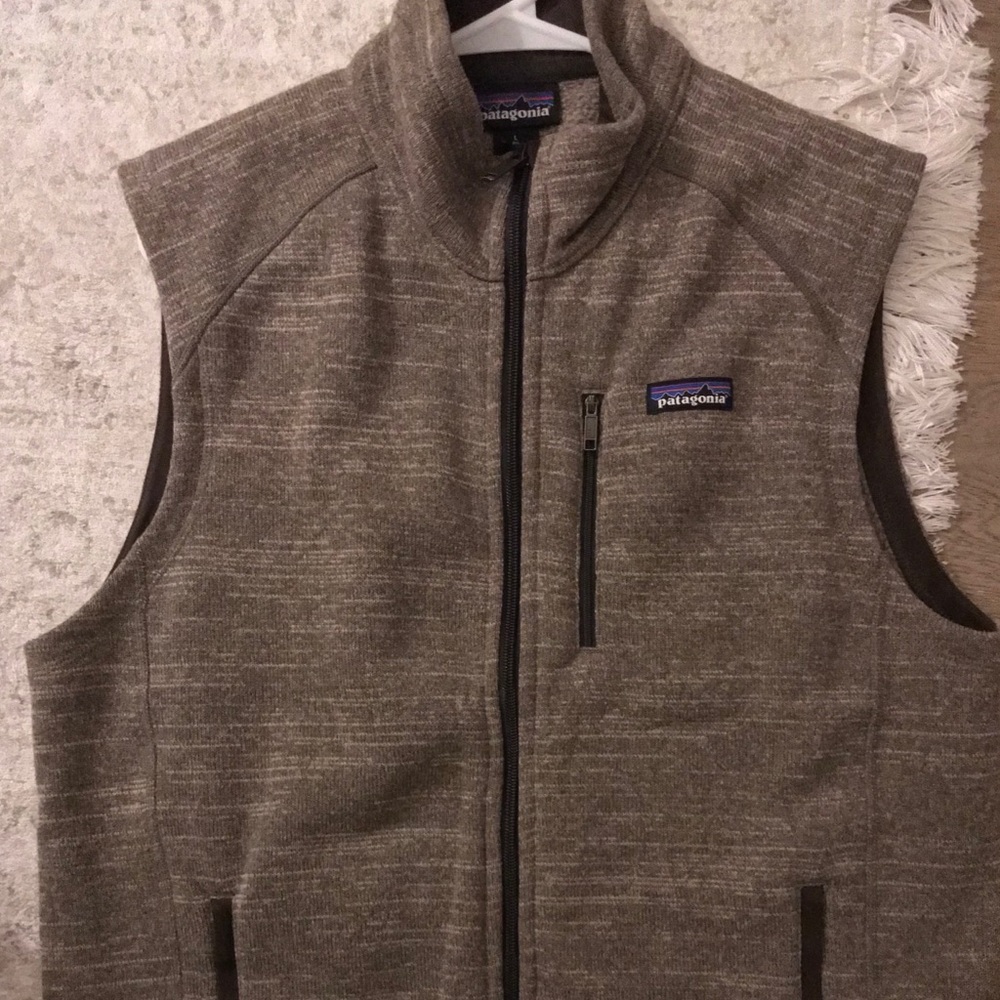LIKE NEW men’s tan Patagonia best Sz L